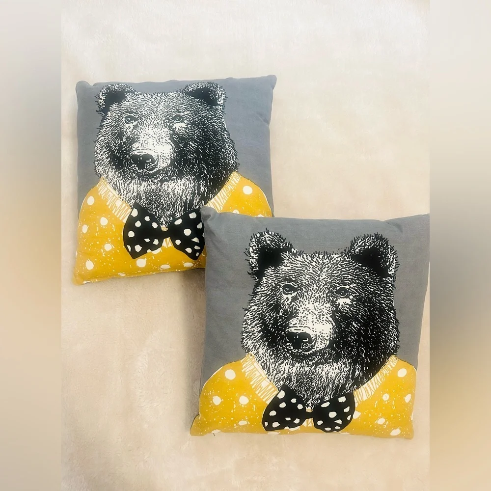 Grizzly Bear 🐻 Decorative Pillow Set of 2 NWOT